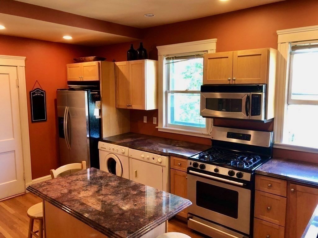 8 Linden Ct, Brookline, Massachusetts, 2 Bedrooms Bedrooms, 5 Rooms Rooms,1 BathroomBathrooms,Residential Lease,For Rent,Linden Ct,73358059