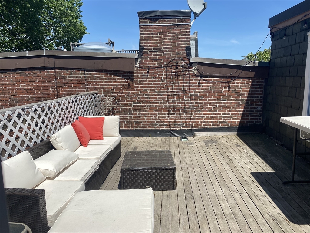 75 Dartmouth Street, Boston, Massachusetts, 3 Bedrooms Bedrooms, 6 Rooms Rooms,1 BathroomBathrooms,Residential Lease,For Rent,Dartmouth Street,73416196