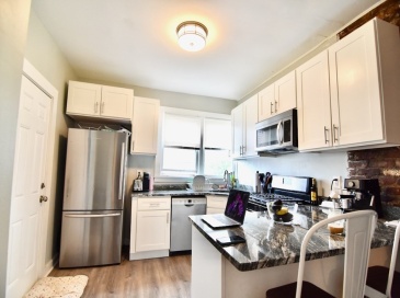 2 Bay Street, Boston, Massachusetts, 3 Bedrooms Bedrooms, 7 Rooms Rooms,1 BathroomBathrooms,Residential Lease,For Rent,Bay Street,73413627