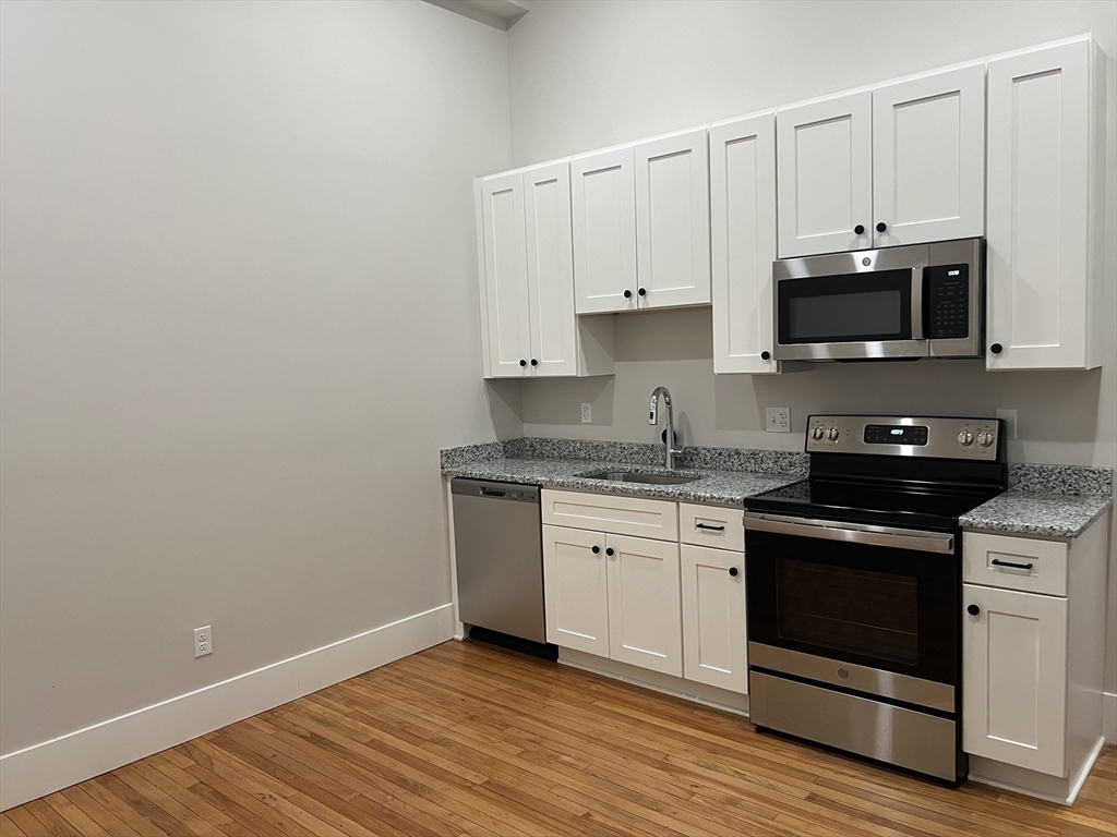 34 St. Joseph Street, Fall River, Massachusetts, 1 Bedroom Bedrooms, 3 Rooms Rooms,1 BathroomBathrooms,Residential Lease,For Rent,St. Joseph Street,73403497