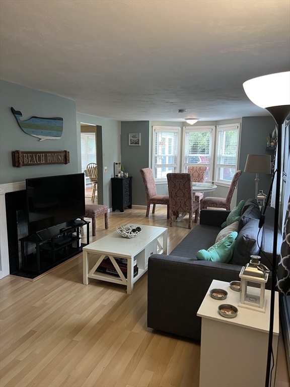 25 Centerville Ave, Barnstable, Massachusetts, 2 Bedrooms Bedrooms, 6 Rooms Rooms,1 BathroomBathrooms,Residential Lease,For Rent,Centerville Ave,73401102