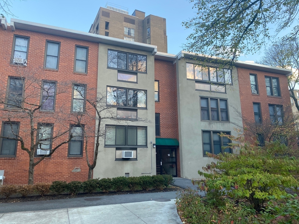 10 Juniper St, Brookline, Massachusetts, 3 Bedrooms Bedrooms, 5 Rooms Rooms,1 BathroomBathrooms,Residential Lease,For Rent,Juniper St,73403026