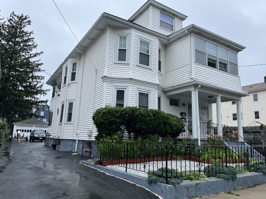 9 Hutchinson St, Boston, Massachusetts, 2 Bedrooms Bedrooms, 6 Rooms Rooms,1 BathroomBathrooms,Residential Lease,For Rent,Hutchinson St,73403248