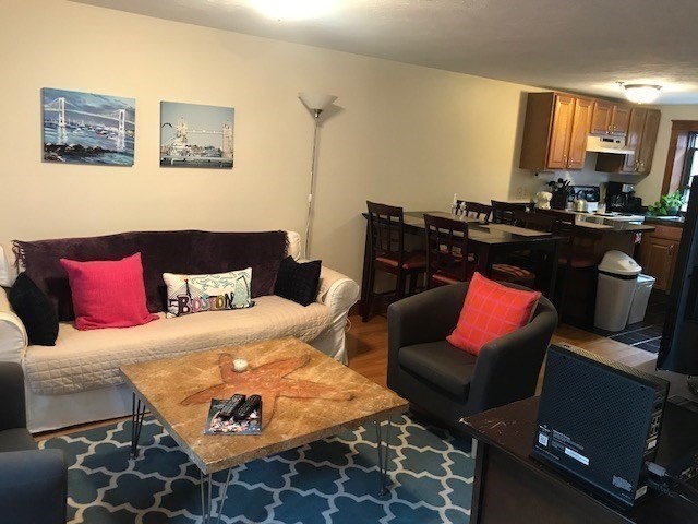 18 Thacher Street, Boston, Massachusetts, 1 Bedroom Bedrooms, 3 Rooms Rooms,1 BathroomBathrooms,Residential Lease,For Rent,Thacher Street,73414766