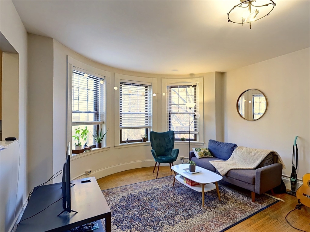86 Saint Stephen Street, Boston, Massachusetts, 2 Bedrooms Bedrooms, 4 Rooms Rooms,1 BathroomBathrooms,Residential Lease,For Rent,Saint Stephen Street,73397685