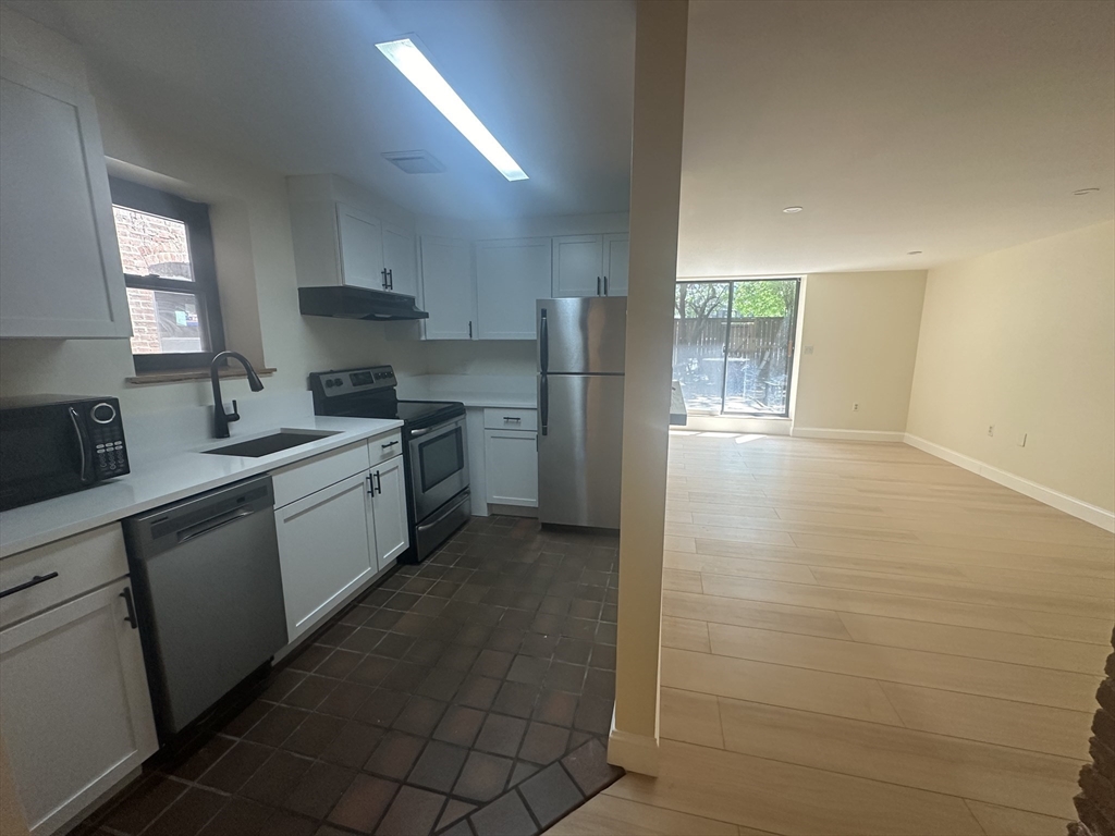84 Gainsborough Street, Boston, Massachusetts, 1 Bedroom Bedrooms, 3 Rooms Rooms,1 BathroomBathrooms,Residential Lease,For Rent,Gainsborough Street,73404581