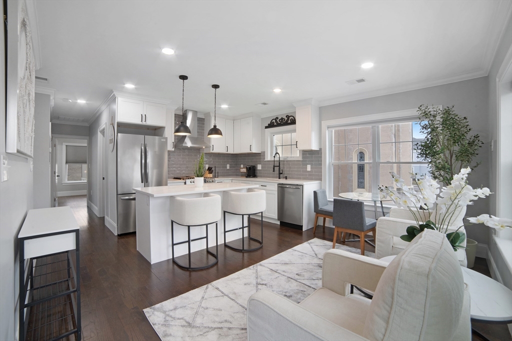 593 Gallivan Boulevard, Boston, Massachusetts, 3 Bedrooms Bedrooms, 5 Rooms Rooms,2 BathroomsBathrooms,Residential Lease,For Rent,Gallivan Boulevard,73411229