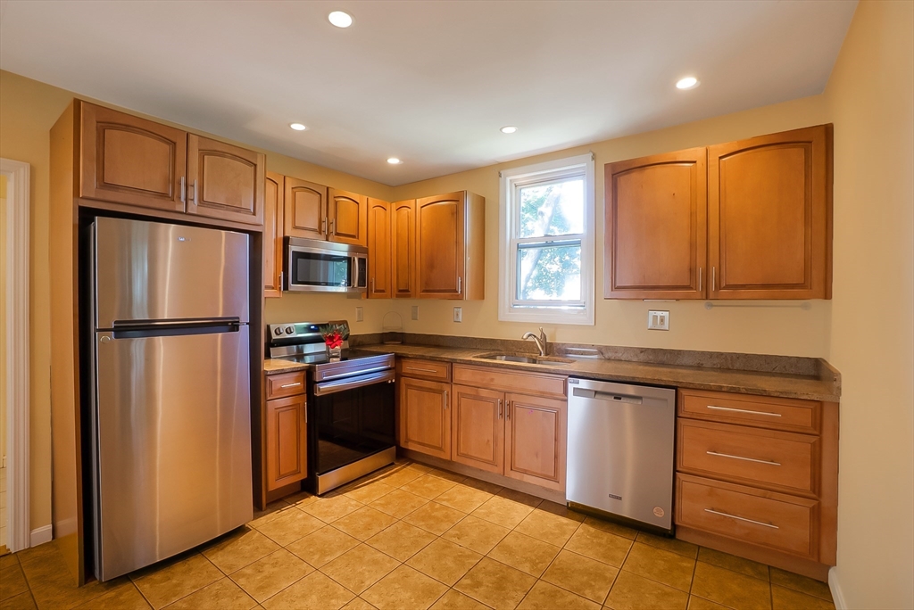 15-17 Parsons St, Quincy, Massachusetts, 4 Bedrooms Bedrooms, 8 Rooms Rooms,2 BathroomsBathrooms,Residential Lease,For Rent,Parsons St,73409244