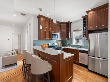 250 C St, Boston, Massachusetts, 2 Bedrooms Bedrooms, 4 Rooms Rooms,1 BathroomBathrooms,Residential,For Sale,C St,73358233