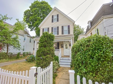 37 Neponset Ave, Boston, Massachusetts, 6 Bedrooms Bedrooms, 18 Rooms Rooms,3.5 BathroomsBathrooms,Residential Income,For Sale,Neponset Ave,73401194