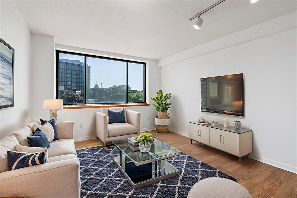 169 Monsignor, Cambridge, Massachusetts, 1 Bedroom Bedrooms, 4 Rooms Rooms,1 BathroomBathrooms,Residential Lease,For Rent,Monsignor,73425044