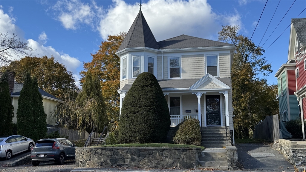 36 Pond Street, Marblehead, Massachusetts, 2 Bedrooms Bedrooms, 5 Rooms Rooms,1 BathroomBathrooms,Residential Lease,For Rent,Pond Street,73425106