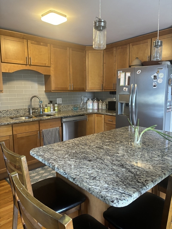 3 1/2 Becket Ave, Salem, Massachusetts, 2 Bedrooms Bedrooms, 4 Rooms Rooms,1 BathroomBathrooms,Residential Lease,For Rent,Becket Ave,73424656