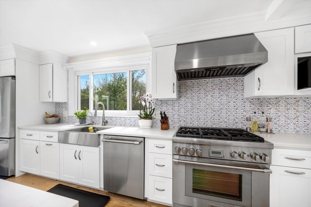 4 Cushing Street, Hingham, Massachusetts, 4 Bedrooms Bedrooms, 9 Rooms Rooms,4 BathroomsBathrooms,Residential Lease,For Rent,Cushing Street,73407153