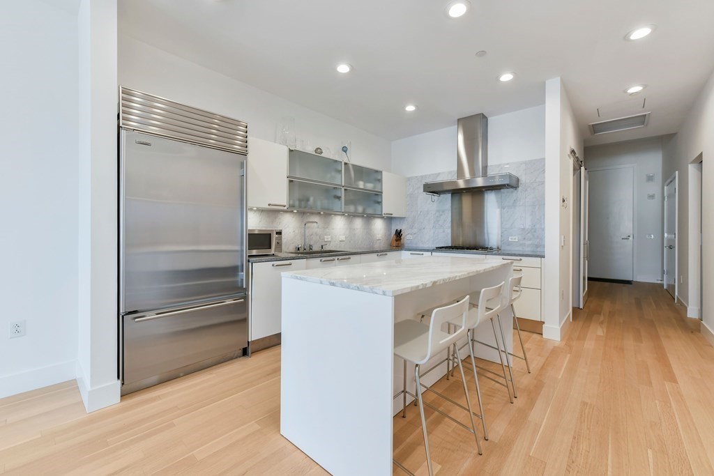 360 Newbury St., Boston, Massachusetts, 2 Bedrooms Bedrooms, 4 Rooms Rooms,2 BathroomsBathrooms,Residential Lease,For Rent,Newbury St.,73425347