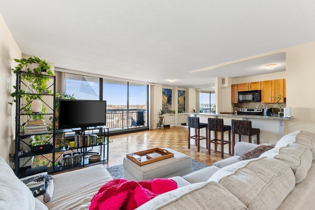 60 Longwood Ave, Brookline, Massachusetts, 1 Bedroom Bedrooms, 3 Rooms Rooms,1 BathroomBathrooms,Residential Lease,For Rent,Longwood Ave,73407600