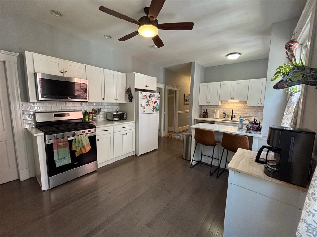 250 Poplar, Boston, Massachusetts, 2 Bedrooms Bedrooms, 5 Rooms Rooms,1 BathroomBathrooms,Residential Lease,For Rent,Poplar,73425512