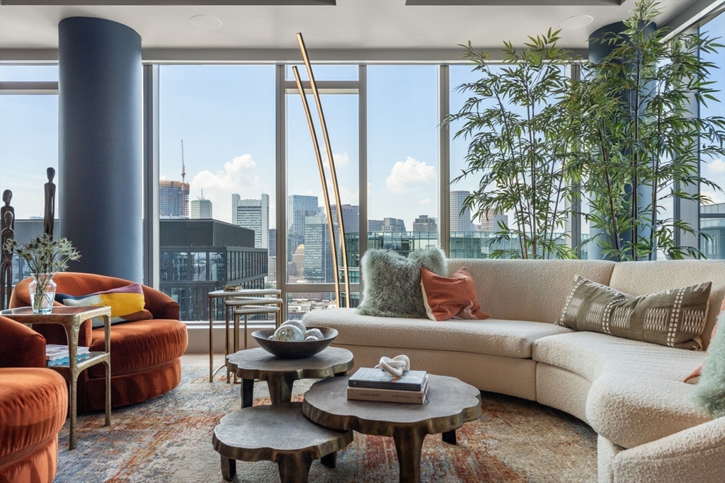 135 Seaport Blvd, Boston, Massachusetts, 3 Bedrooms Bedrooms, 5 Rooms Rooms,2.5 BathroomsBathrooms,Residential,For Sale,Seaport Blvd,73349558