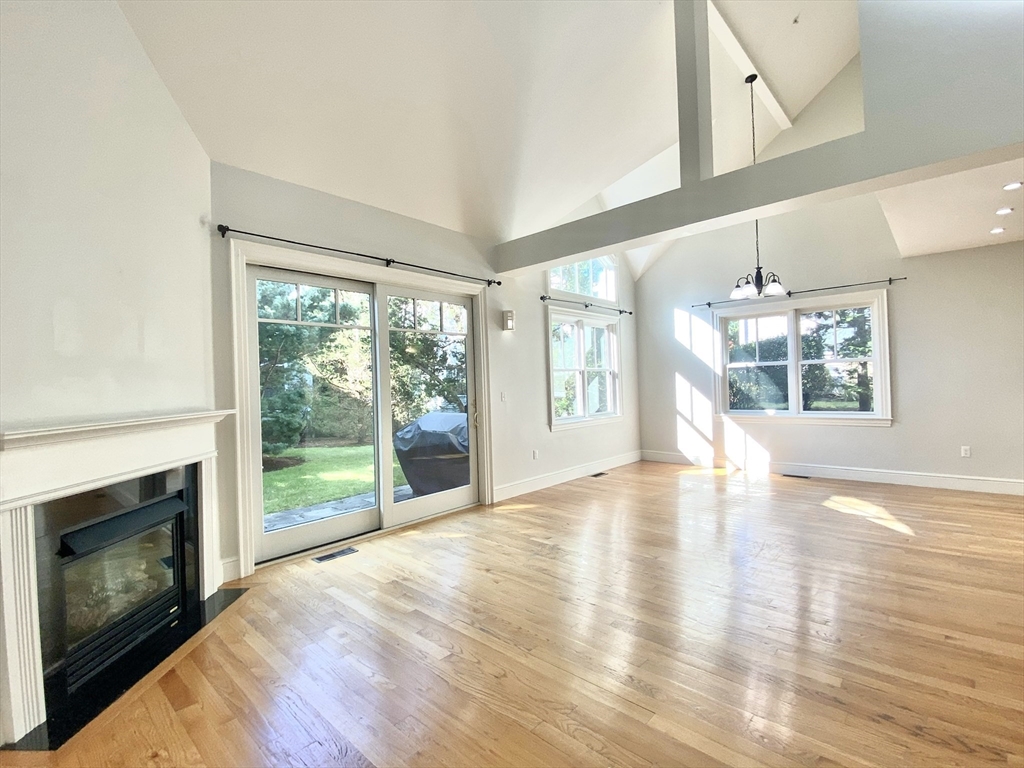 8 Courtyard Place, Lexington, Massachusetts, 4 Bedrooms Bedrooms, 10 Rooms Rooms,3.5 BathroomsBathrooms,Residential Lease,For Rent,Courtyard Place,73425772