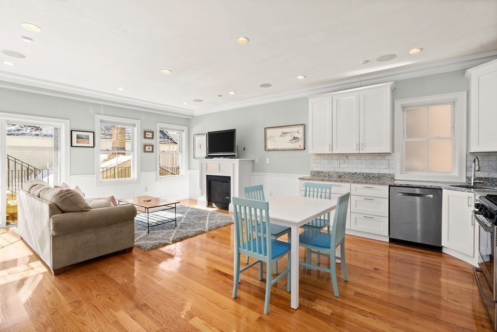 269 Emerson St, Boston, Massachusetts, 2 Bedrooms Bedrooms, 4 Rooms Rooms,1 BathroomBathrooms,Residential Lease,For Rent,Emerson St,73426069