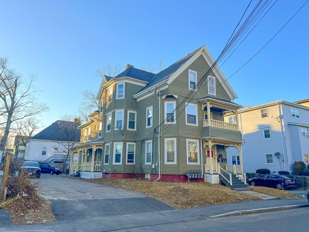 127 Newbury St, Brockton, Massachusetts, 8 Bedrooms Bedrooms, 18 Rooms Rooms,5 BathroomsBathrooms,Residential Income,For Sale,Newbury St,73372323