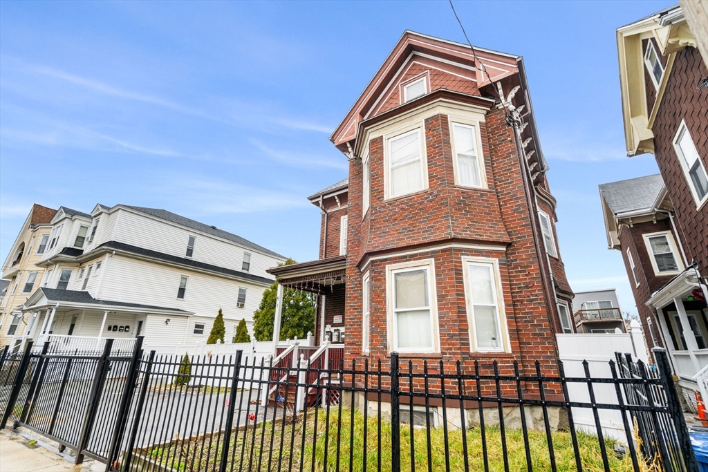 48 Quincy St, Boston, Massachusetts, 7 Bedrooms Bedrooms, 12 Rooms Rooms,3 BathroomsBathrooms,Residential Income,For Sale,Quincy St,73352121