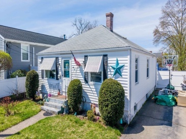 105 Enfield St, Pawtucket, Rhode Island, 3 Bedrooms Bedrooms, 5 Rooms Rooms,1 BathroomBathrooms,Residential,For Sale,Enfield St,73362004