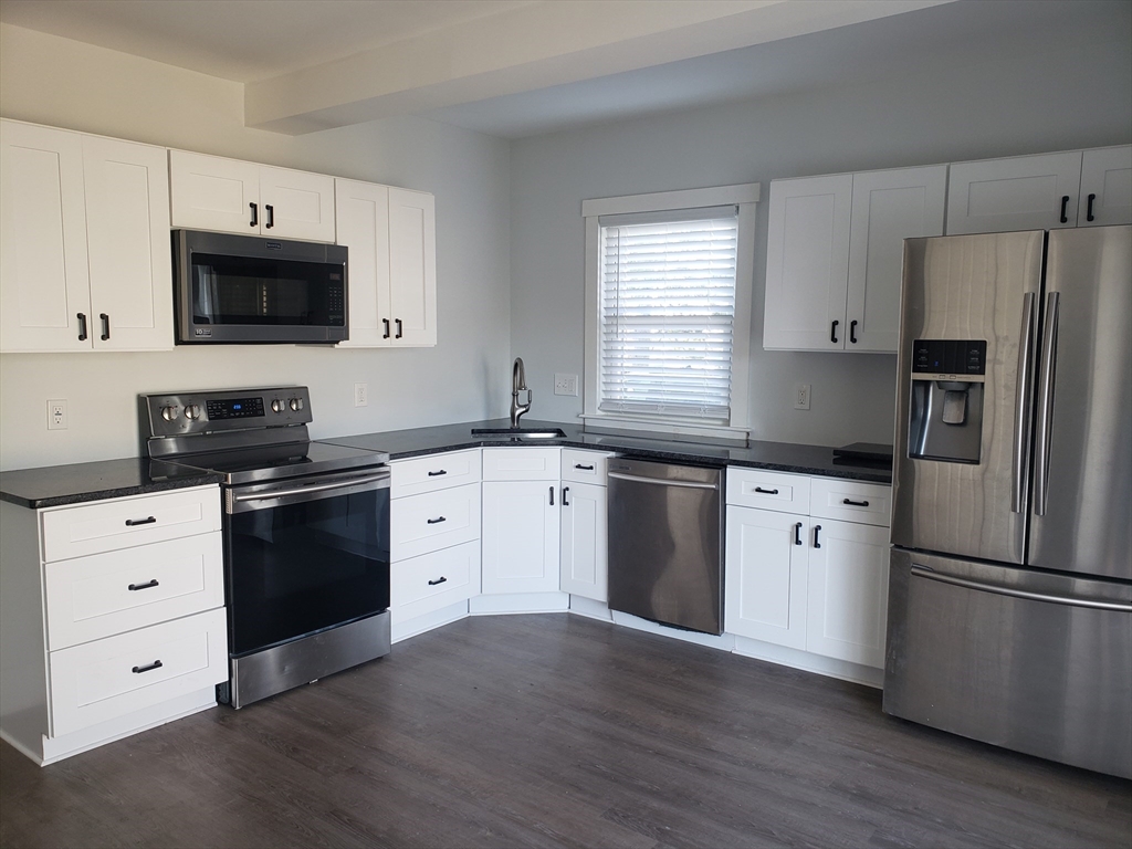 35 Herrick Street, Beverly, Massachusetts, 3 Bedrooms Bedrooms, 6 Rooms Rooms,1.5 BathroomsBathrooms,Residential Lease,For Rent,Herrick Street,73426121