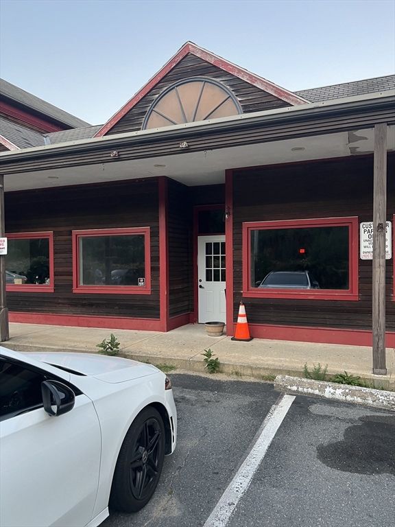 320 W Center St, West Bridgewater, Massachusetts, ,Commercial Lease,For Rent,W Center St,73426142