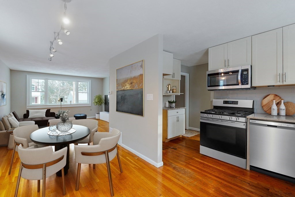 27 Ledge Hill Rd, Boston, Massachusetts, 2 Bedrooms Bedrooms, 5 Rooms Rooms,1.5 BathroomsBathrooms,Residential Lease,For Rent,Ledge Hill Rd,73426115