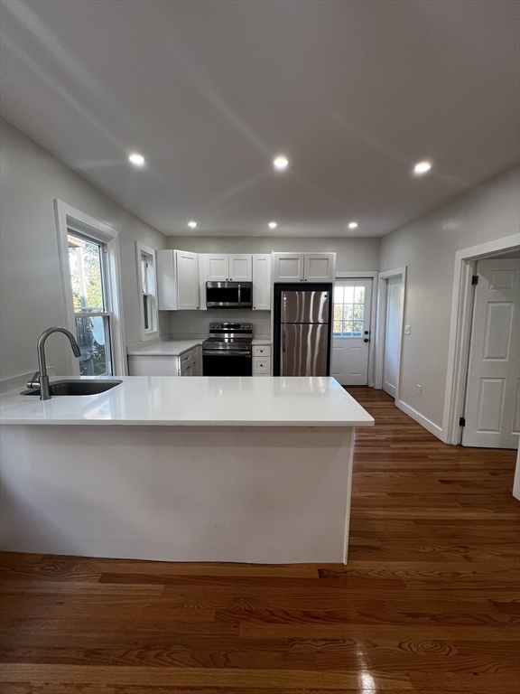 69 School St, Everett, Massachusetts, 3 Bedrooms Bedrooms, 5 Rooms Rooms,1 BathroomBathrooms,Residential Lease,For Rent,School St,73389387