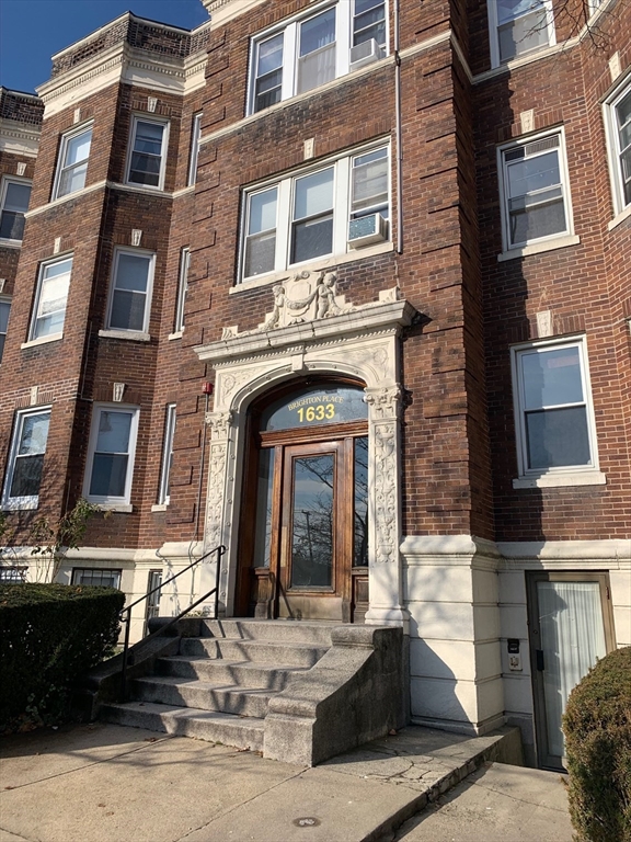 1633 Commonwealth Avenue, Boston, Massachusetts, 2 Bedrooms Bedrooms, 4 Rooms Rooms,1 BathroomBathrooms,Residential Lease,For Rent,Commonwealth Avenue,73426340