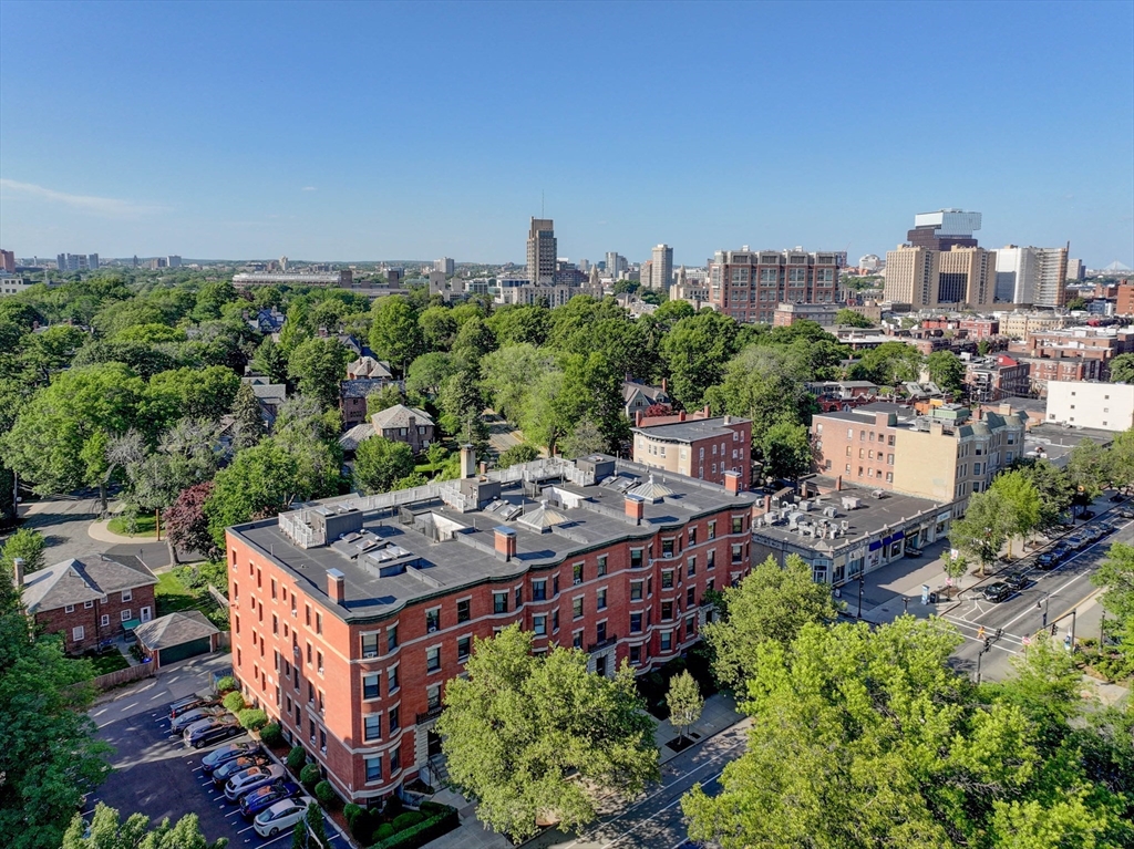 1064 Beacon St, Brookline, Massachusetts, 2 Bedrooms Bedrooms, 4 Rooms Rooms,1 BathroomBathrooms,Residential Lease,For Rent,Beacon St,73413048