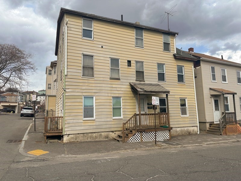 55 E Worcester Street, Worcester, Massachusetts, 6 Bedrooms Bedrooms, 13 Rooms Rooms,3 BathroomsBathrooms,Residential Income,For Sale,E Worcester Street,73351634