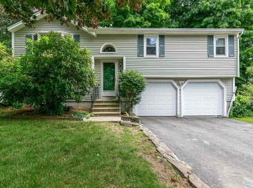 8 Lexington Rd, Shrewsbury, Massachusetts, 3 Bedrooms Bedrooms, 9 Rooms Rooms,2 BathroomsBathrooms,Residential Lease,For Rent,Lexington Rd,73426447