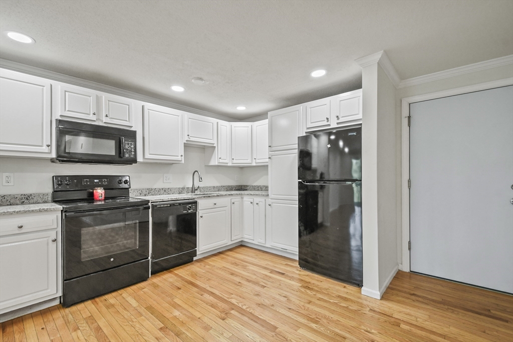 20 Abbey Road, Leominster, Massachusetts, 2 Bedrooms Bedrooms, 5 Rooms Rooms,1.5 BathroomsBathrooms,Residential Lease,For Rent,Abbey Road,73426538