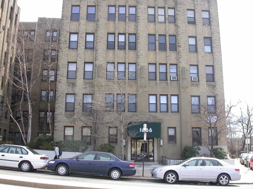 1666 Commonwealth Ave, Boston, Massachusetts, 1 Bedroom Bedrooms, 3 Rooms Rooms,1 BathroomBathrooms,Residential Lease,For Rent,Commonwealth Ave,73426613