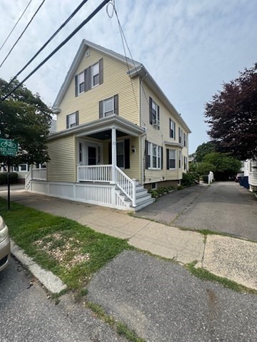27 Leach, Salem, Massachusetts, 2 Bedrooms Bedrooms, 7 Rooms Rooms,1 BathroomBathrooms,Residential Lease,For Rent,Leach,73414055