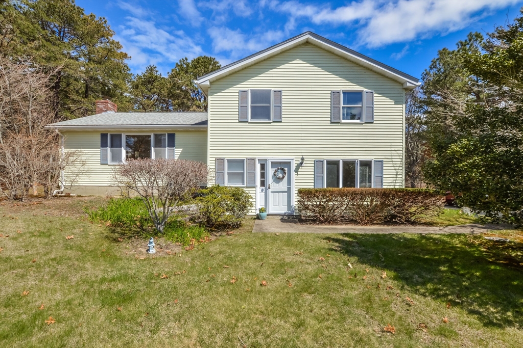 9 Tradewind Dr, Mashpee, Massachusetts, 3 Bedrooms Bedrooms, 7 Rooms Rooms,2.5 BathroomsBathrooms,Residential,For Sale,Tradewind Dr,73361095