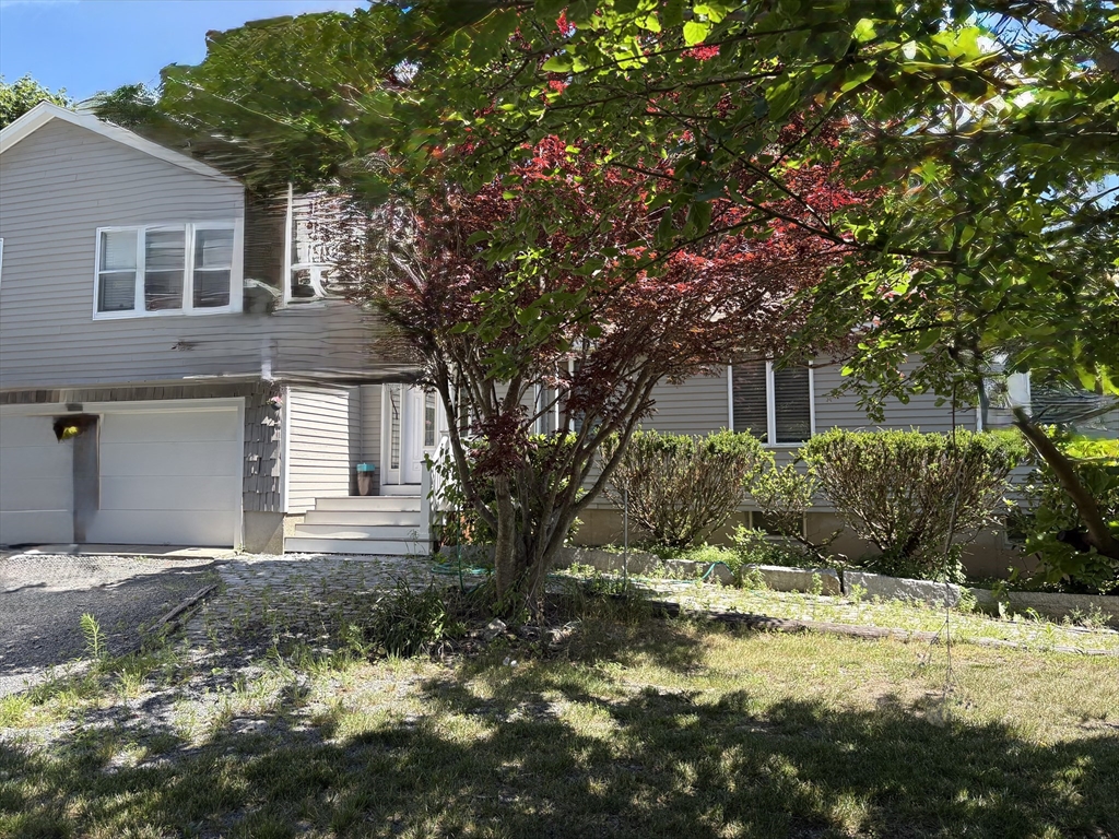 15 Crosby Street, Salem, Massachusetts, 4 Bedrooms Bedrooms, 10 Rooms Rooms,3.5 BathroomsBathrooms,Residential Lease,For Rent,Crosby Street,73407514