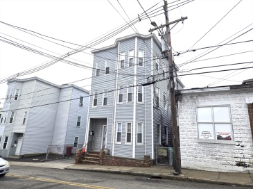 39 Wamesit St, Lowell, Massachusetts, 9 Bedrooms Bedrooms, 15 Rooms Rooms,3 BathroomsBathrooms,Residential Income,For Sale,Wamesit St,73400359