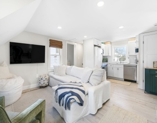 687 Main Street, Norwell, Massachusetts, 3 Bedrooms Bedrooms, 6 Rooms Rooms,1.5 BathroomsBathrooms,Residential Lease,For Rent,Main Street,73426822