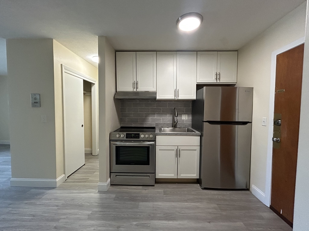 720 Bennington St, Boston, Massachusetts, 3 Rooms Rooms,1 BathroomBathrooms,Residential Lease,For Rent,Bennington St,73426826