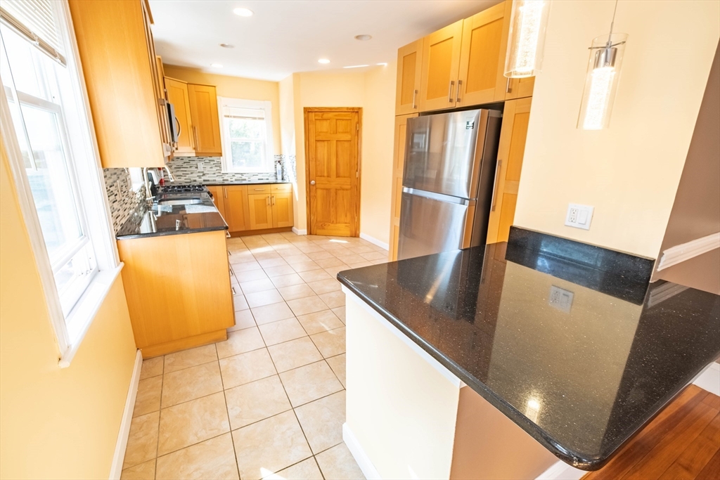 25 Cutter St, Belmont, Massachusetts, 4 Bedrooms Bedrooms, 6 Rooms Rooms,2 BathroomsBathrooms,Residential Lease,For Rent,Cutter St,73426909