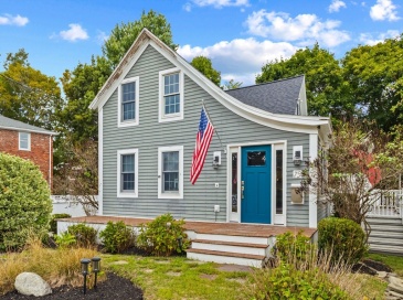 79 Hobart, Danvers, Massachusetts, 2 Bedrooms Bedrooms, 5 Rooms Rooms,1.5 BathroomsBathrooms,Residential Lease,For Rent,Hobart,73424018