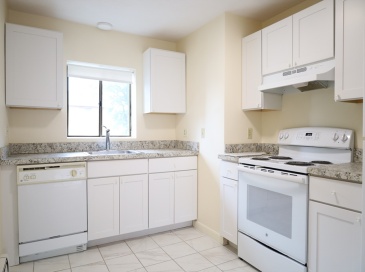 72 Martensen, Quincy, Massachusetts, 2 Bedrooms Bedrooms, 5 Rooms Rooms,1 BathroomBathrooms,Residential Lease,For Rent,Martensen,73424068