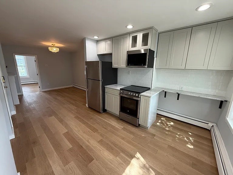 655 East 7th, Boston, Massachusetts, 1 Bedroom Bedrooms, 4 Rooms Rooms,1 BathroomBathrooms,Residential Lease,For Rent,East 7th,73424361