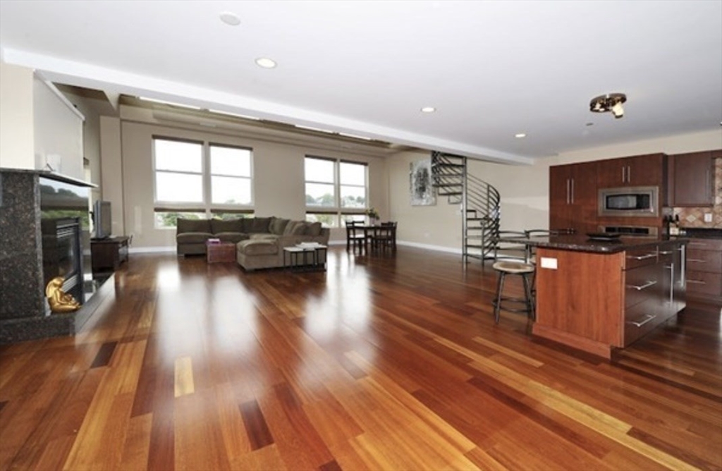 10 Ocean Ave, Revere, Massachusetts, 1 Bedroom Bedrooms, 4 Rooms Rooms,2 BathroomsBathrooms,Residential Lease,For Rent,Ocean Ave,73399007