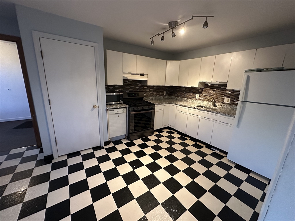 9 North Main St, Natick, Massachusetts, 1 Bedroom Bedrooms, 3 Rooms Rooms,1 BathroomBathrooms,Residential Lease,For Rent,North Main St,73422548