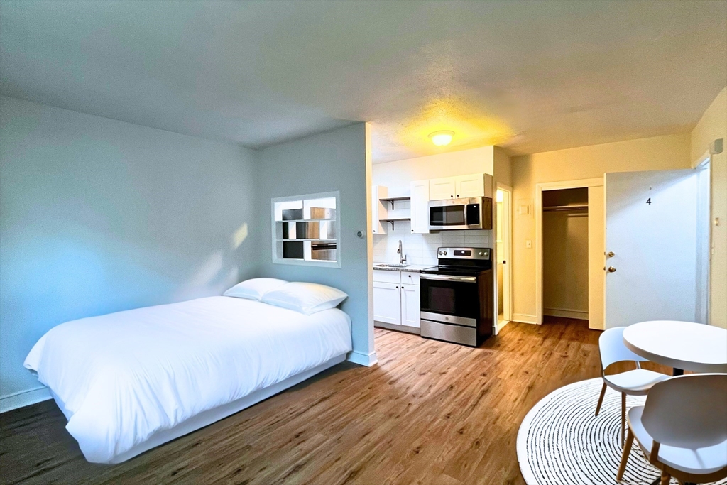 39 Willow Street, Boston, Massachusetts, 1 Room Rooms,1 BathroomBathrooms,Residential Lease,For Rent,Willow Street,73396694